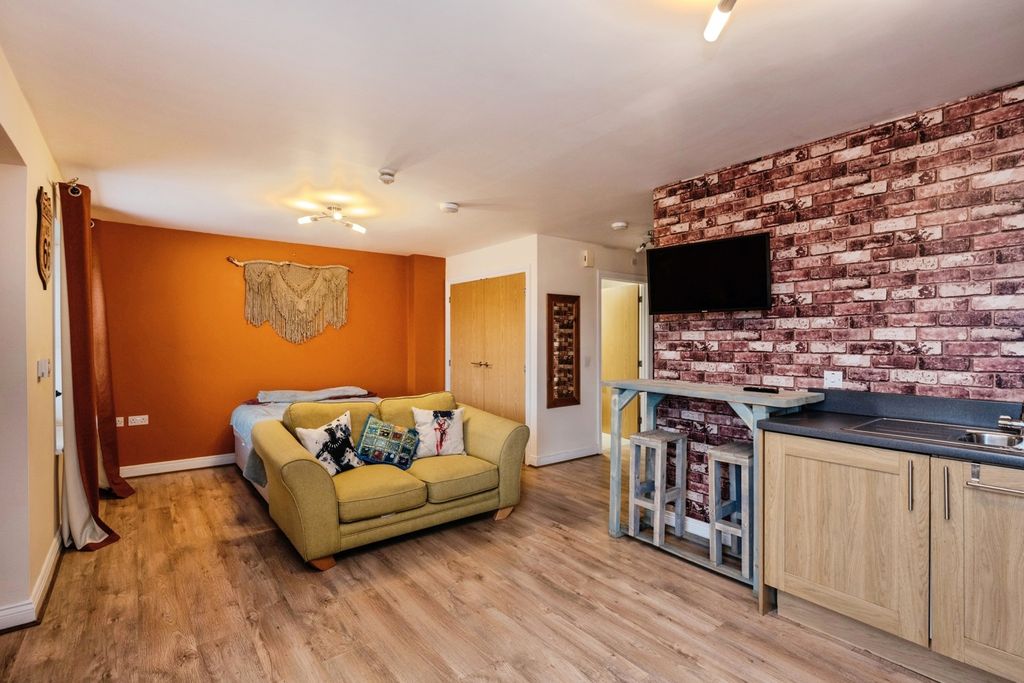 Additional image 8 of 1 bed flat for saleMeadow Bank, Llandarcy, Neath, Neath Port Talbot SA10