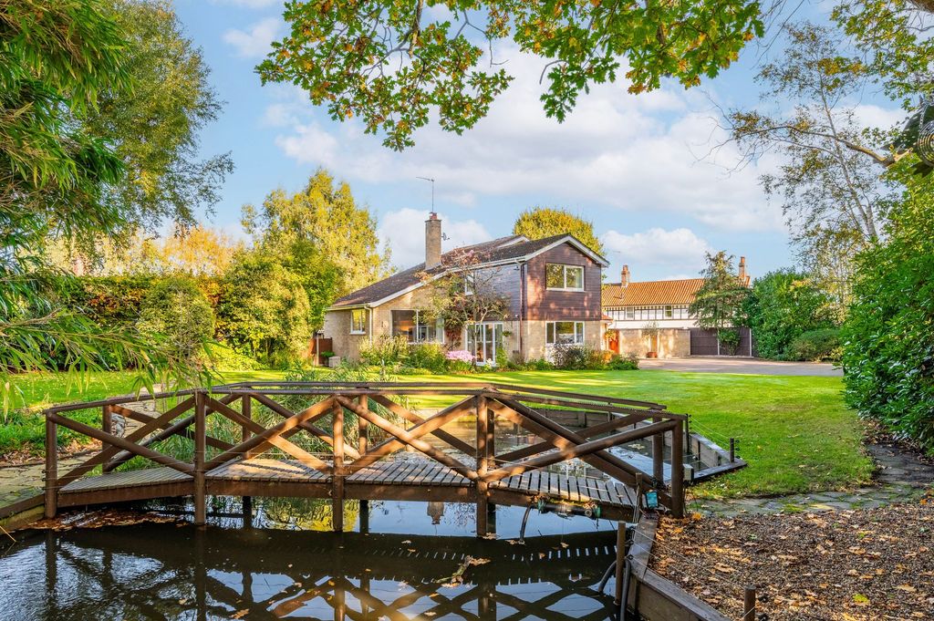 4 bed detached house for saleHall Drive, Oulton Broad NR32