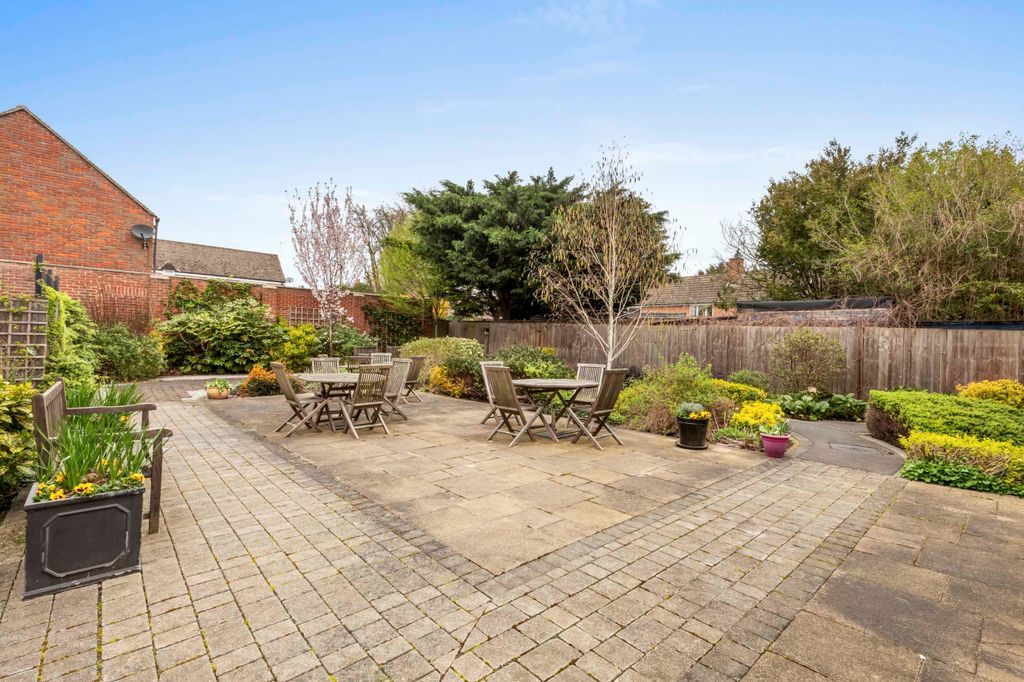 Additional image 5 of 1 bed flat for salePeel Lodge, Dean Street, Marlow, Buckinghamshire SL7