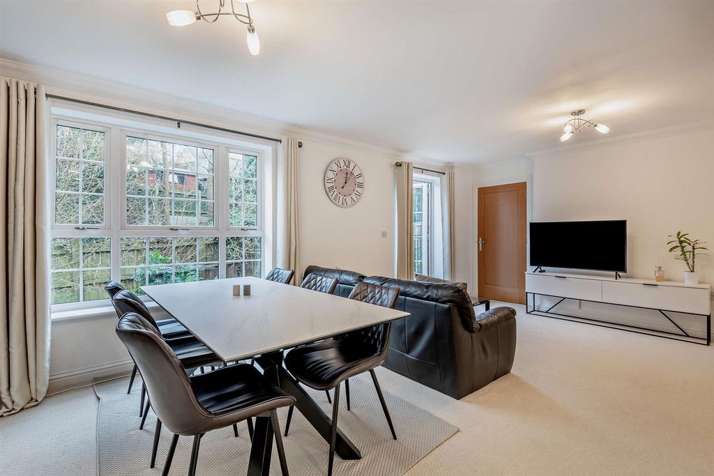 2 bed flat for saleThe Chimes, Bearsted, Maidstone ME14 photo 4