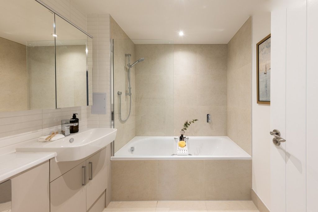 Additional image 14 of 2 bed flat for saleLymington Gate, Stanford Hill, Lymington SO41