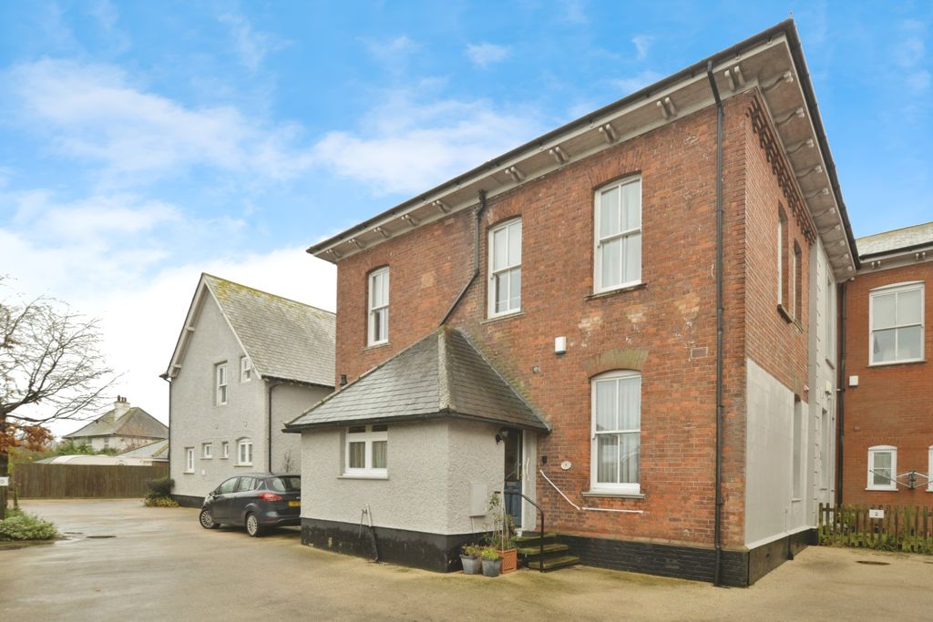 2 bed flat for saleDymchurch Road, New Romney TN28