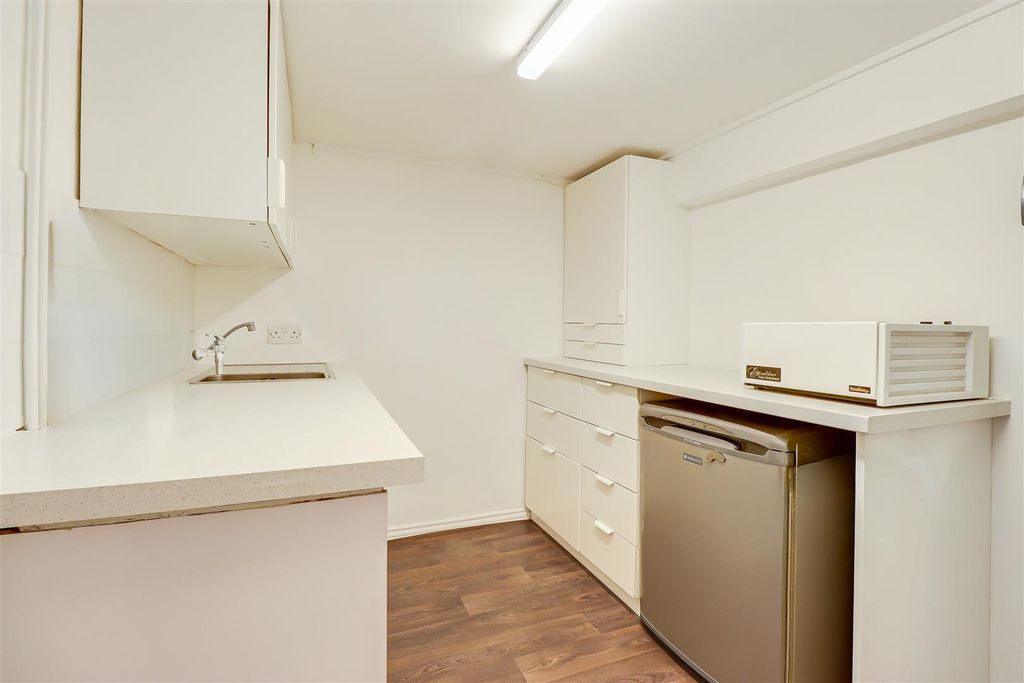 Additional image 14 of 5 bed detached house for saleWoodside, Leigh-On-Sea SS9