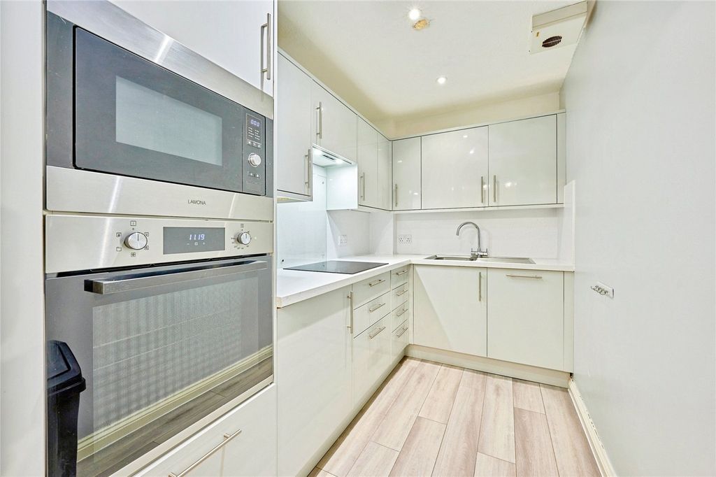2 bed flat for saleSt Catherines Court, Bishops Stortford CM23