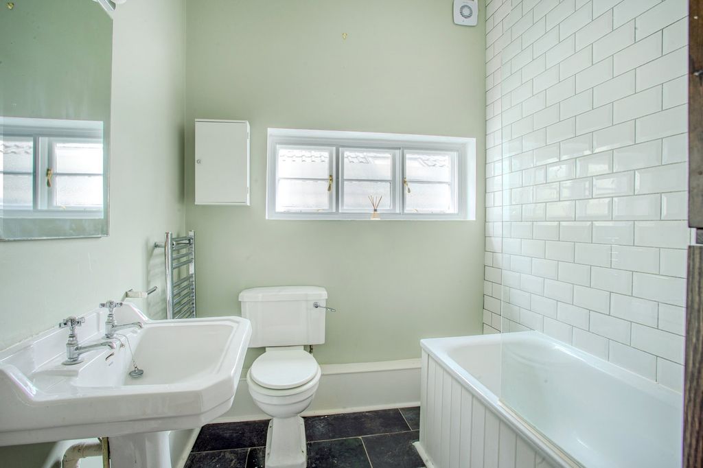 Additional image 6 of 1 bed flat for saleMarket Place, Tetbury GL8