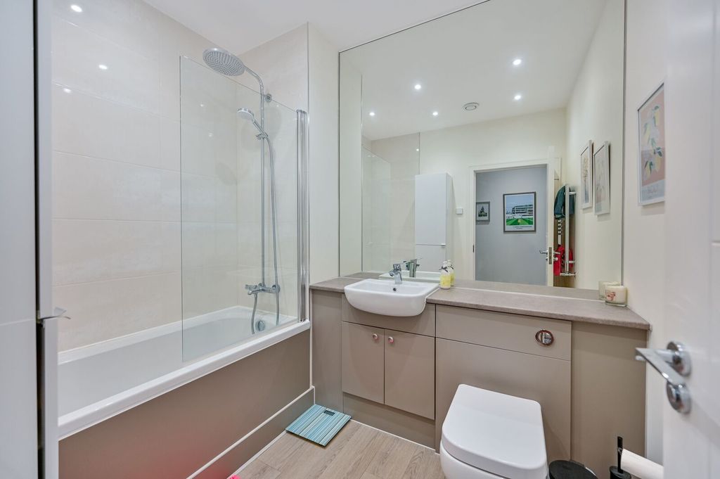 Additional image 9 of 3 bed flat for saleCoombe Road, New Malden KT3