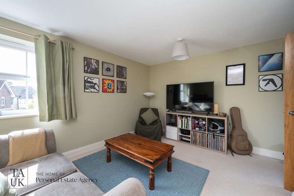 Additional image 6 of 1 bed flat for saleHarwood Close, Pulborough RH20