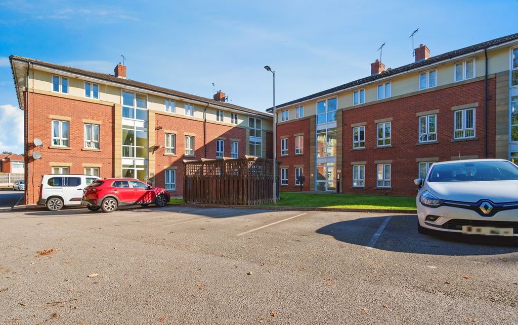 2 bed flat for saleMayfair Court, Prenton CH43