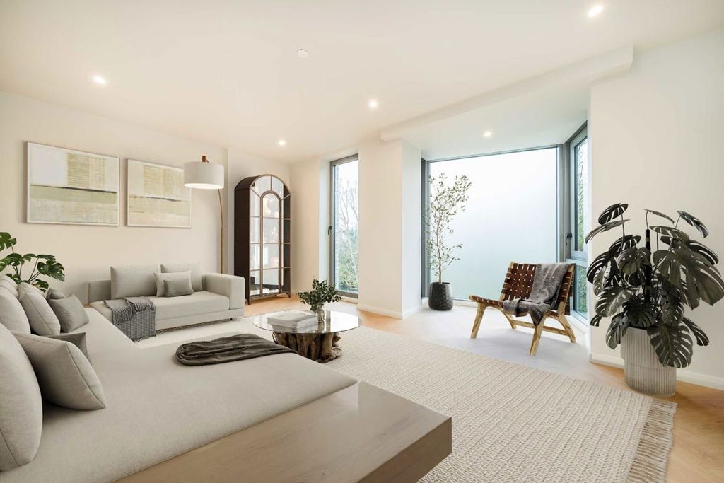 Additional image 2 of 3 bed flat for saleCoombe Road, New Malden KT3