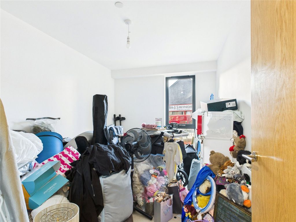 Additional image 8 of 2 bed flat for salePark Green, Macclesfield, Cheshire SK11