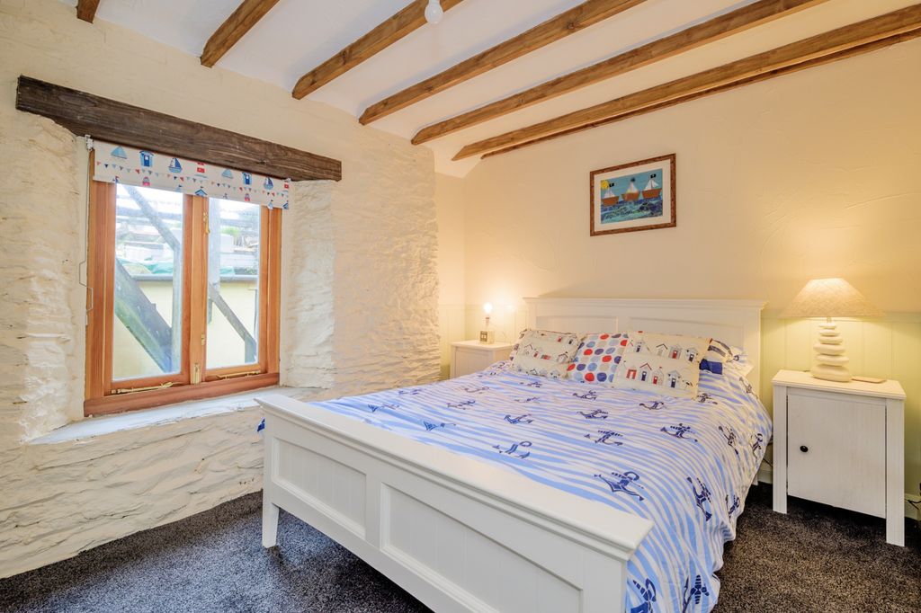 2 bed flat for saleQuay Road, Polperro, Looe, Cornwall PL13 photo 3