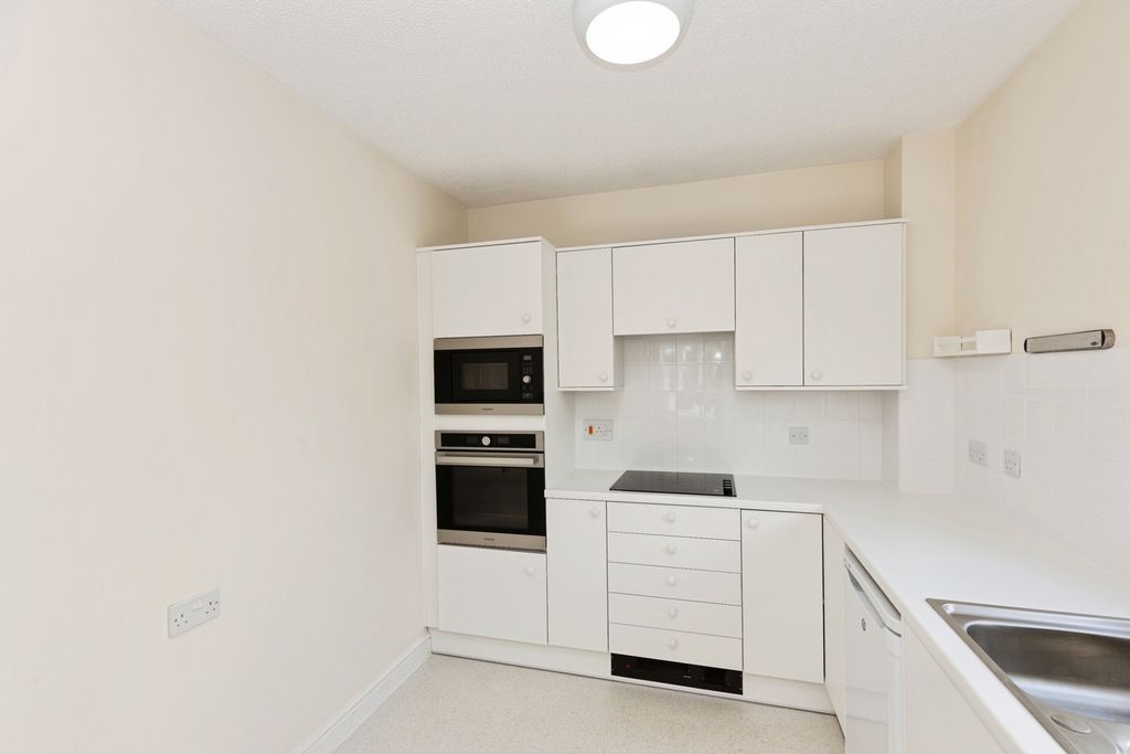 Additional image 8 of 2 bed flat for salePegasus Court, Gloucestershire GL54