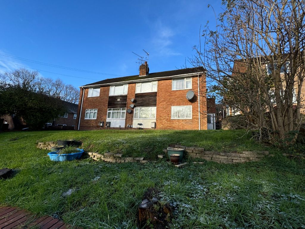 12 bed end terrace house for saleTurners Road North, Luton LU2