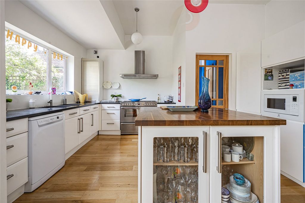 Additional image 5 of 6 bed semi-detached house for salePresburg Road, New Malden KT3