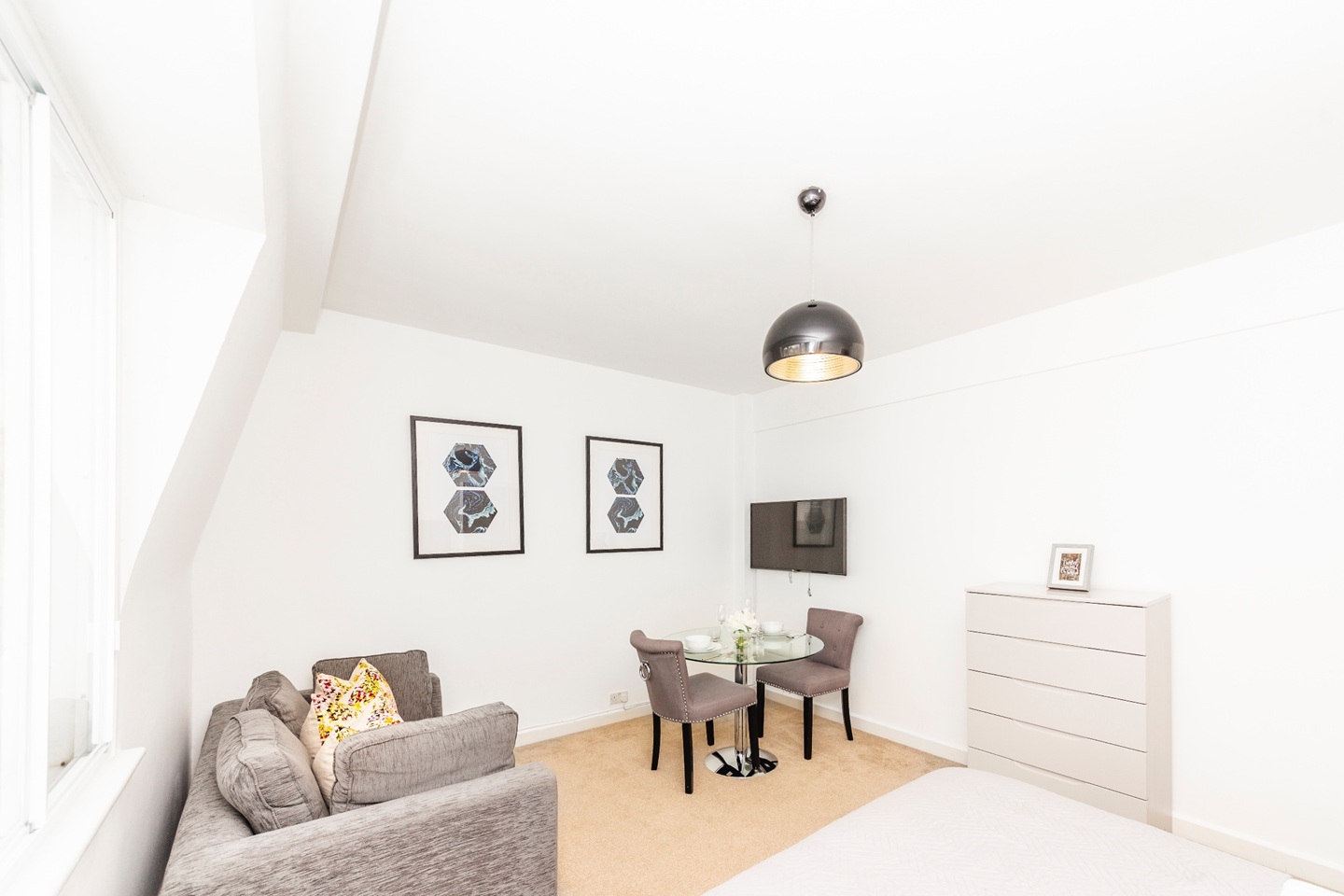 Studio Flat, Hill Street, W1J, N1 7GU photo 2
