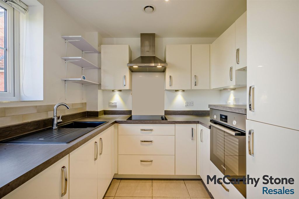 2 bed flat for saleLouis Arthur Court, 27-31 New Road, North Walsham, Norfolk NR28