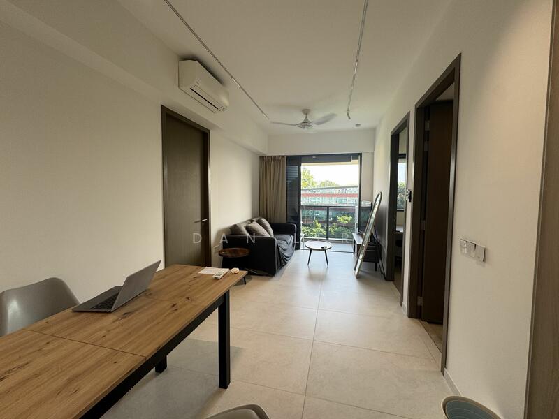 8 Slim Barracks Rise photo 5