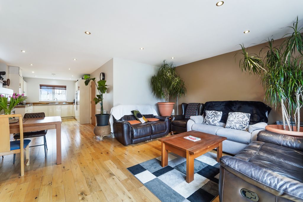 Additional image 12 of 4 bed semi-detached house for salePollard Road, Morden SM4