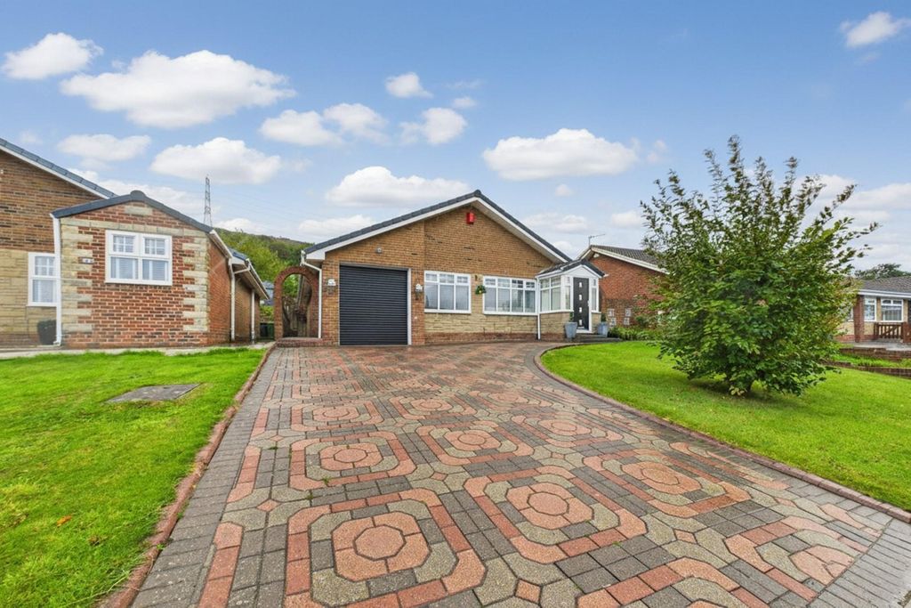 4 bed detached bungalow for saleParkgate, Middlesbrough TS6 photo 3