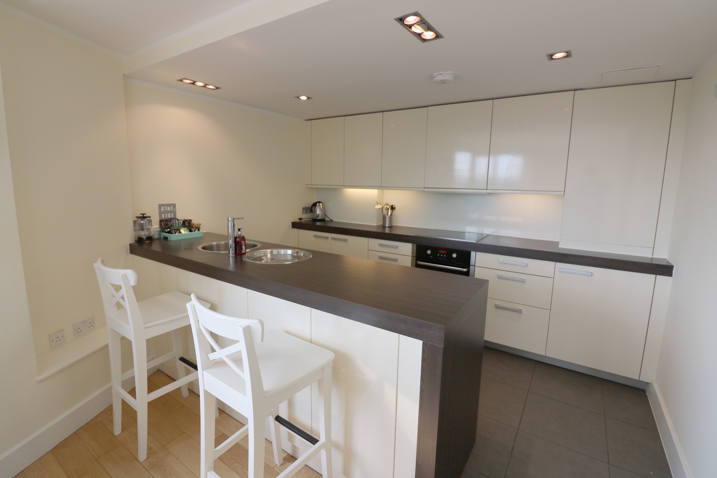 2 Bed Flat, Salamanca Place, SE1, N1 7GU photo 3