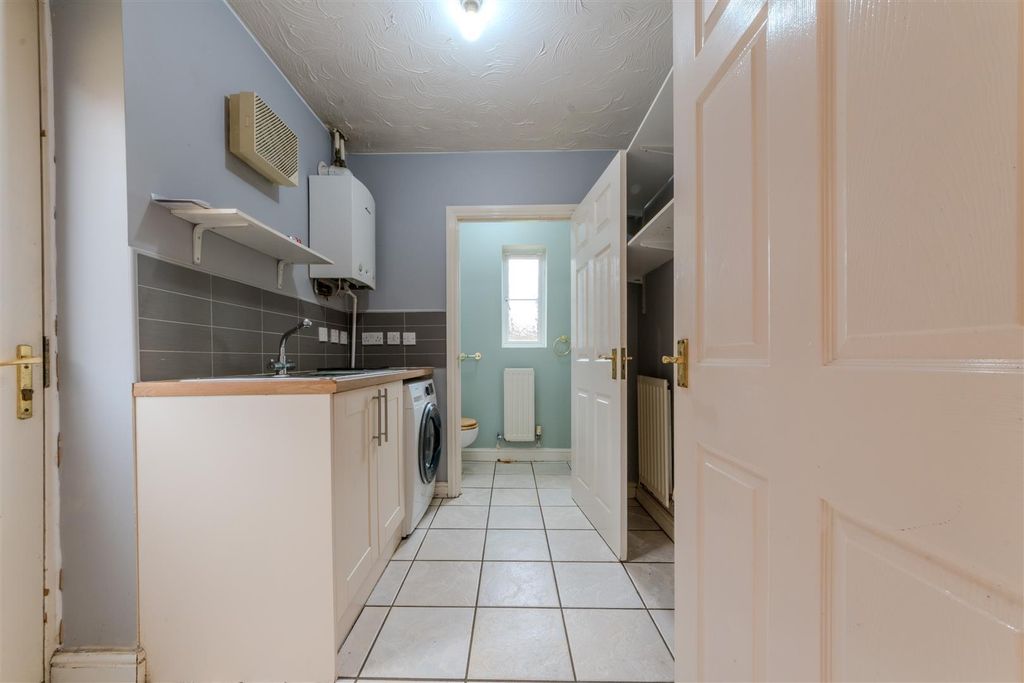 5 bed detached house for saleCoriolanus Square, Heathcote, Warwick CV34 photo 4