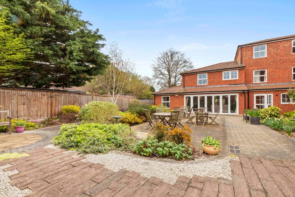 1 bed flat for salePeel Lodge, Dean Street, Marlow, Buckinghamshire SL7