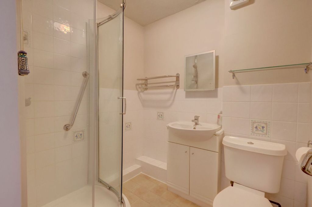 Additional image 5 of 2 bed flat for saleLongwick Road, Princes Risborough, Buckinghamshire HP27