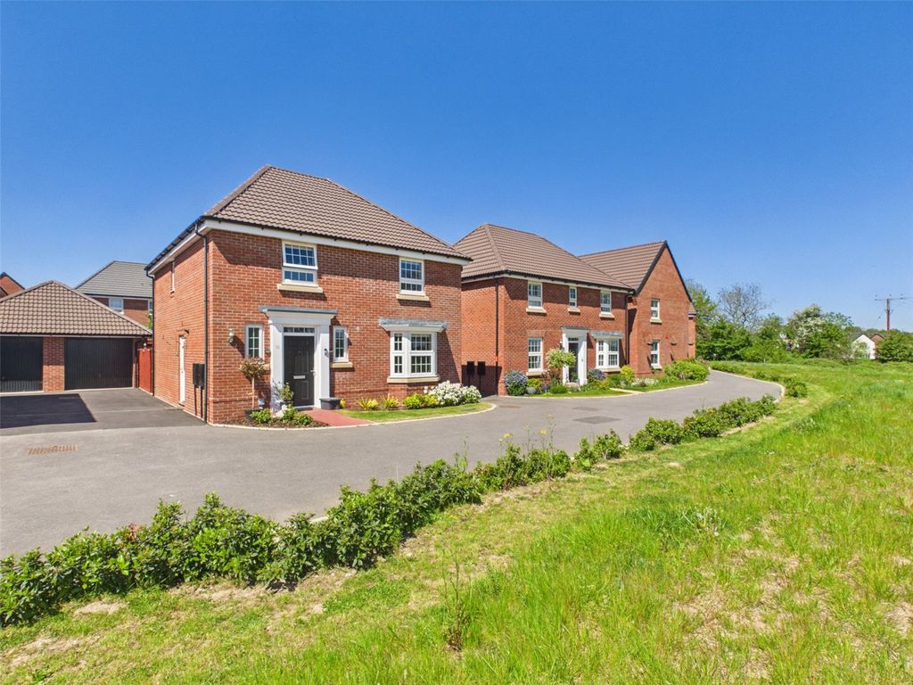 4 bed detached house for salePeregrine Close, Newent, Gloucestershire GL18