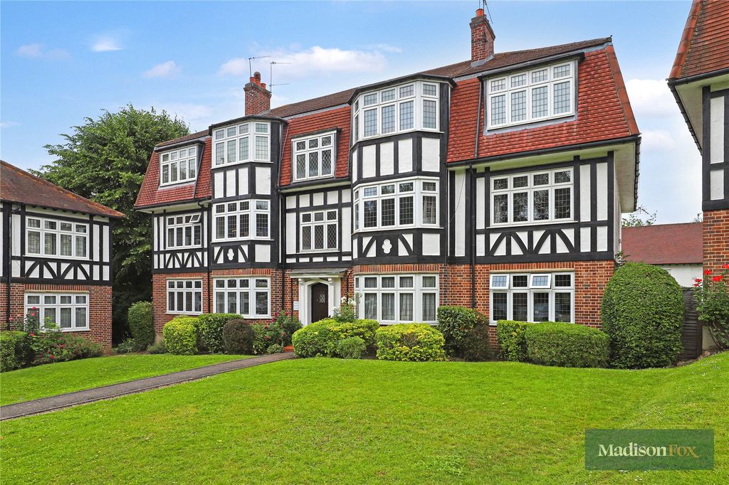 3 bed flat for saleGrange Court, Upper Park, Loughton, Essex IG10