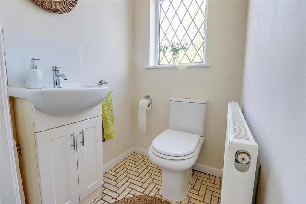 Additional image 15 of 5 bed detached house for saleWoodside, Leigh-On-Sea SS9