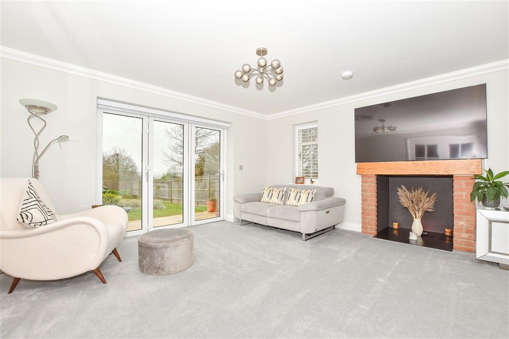 4 bed detached house for saleVicarage Fields, Linton, Maidstone, Kent ME17 photo 5