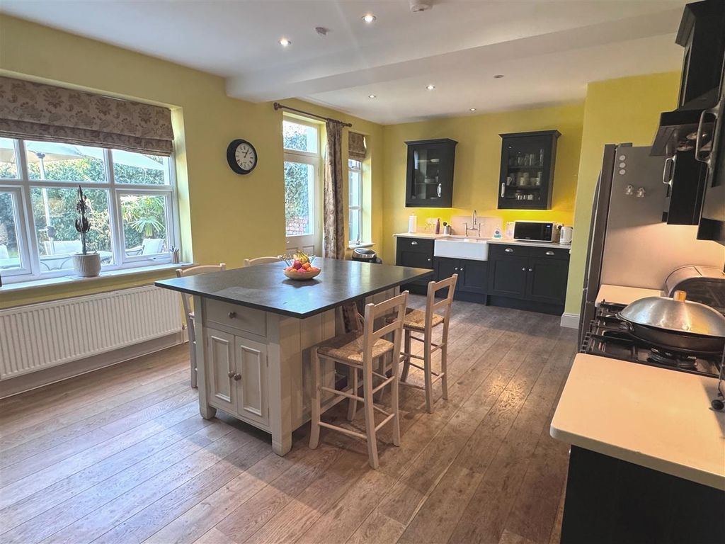 Additional image 5 of 5 bed semi-detached house for saleNewtown Road, Newbury RG14
