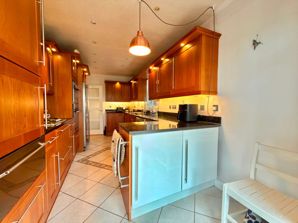 4 bed detached house for saleThe Crescent, Mitcheldean GL17 photo 4