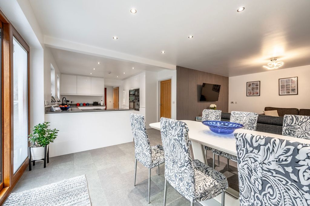 Additional image 2 of 6 bed detached house for saleChestnut Avenue, Oulton Broad NR32
