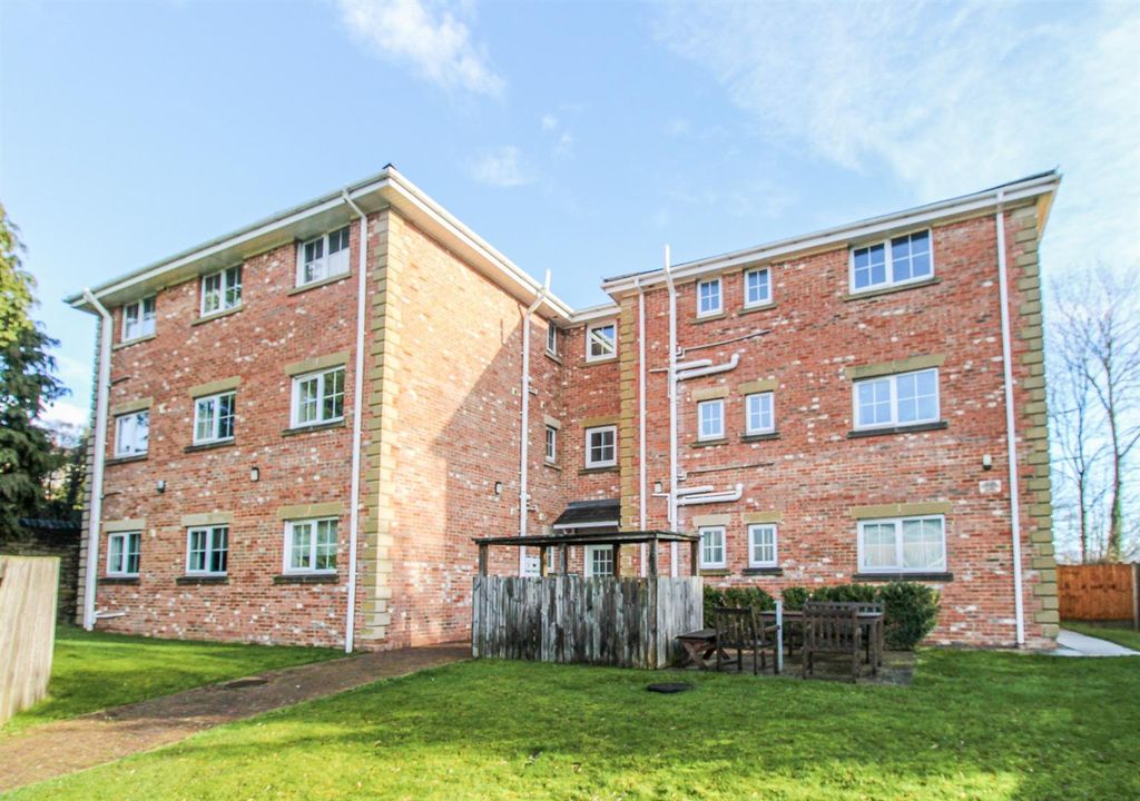 2 bed flat for saleColley Gardens, Stanley, Wakefield WF3