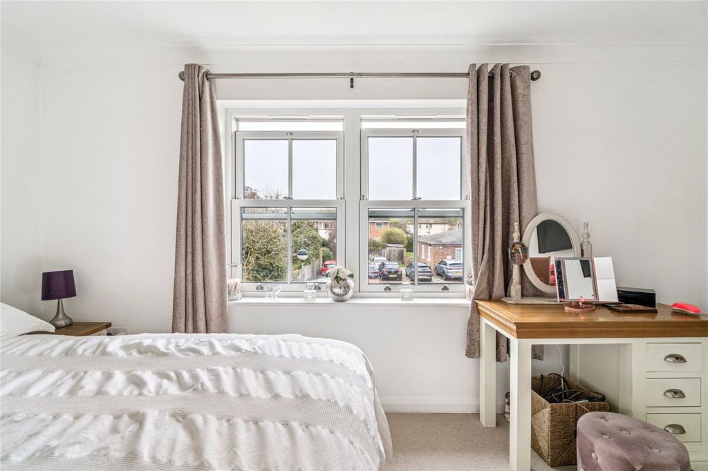 Additional image 5 of 2 bed flat for saleDedmere Road, Marlow, Buckinghamshire SL7