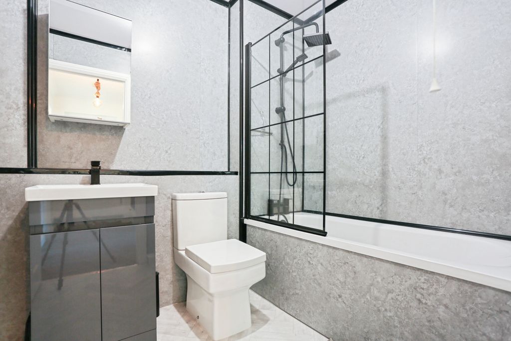 2 bed flat for sale12 Brook Street, Loughborough LE12