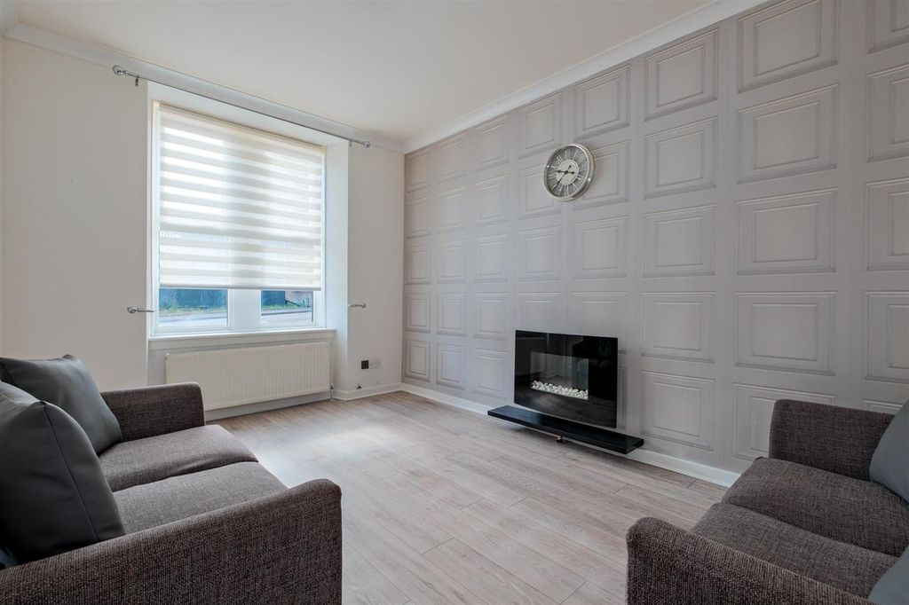 2 bed flat for saleLow Waters Road, Hamilton ML3 photo 2