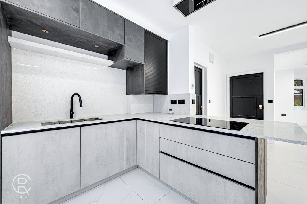 Additional image 9 of 5 bed semi-detached house for saleThe Heights, Northolt UB5