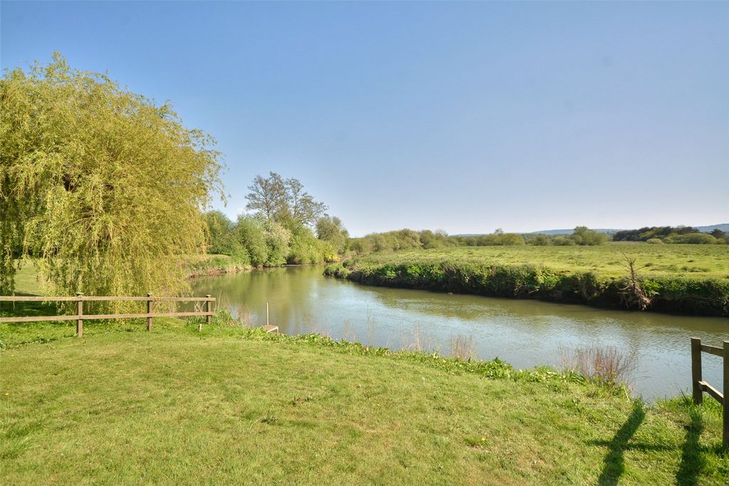 Additional image 18 of 2 bed flat for saleLower Street, Pulborough, West Sussex RH20
