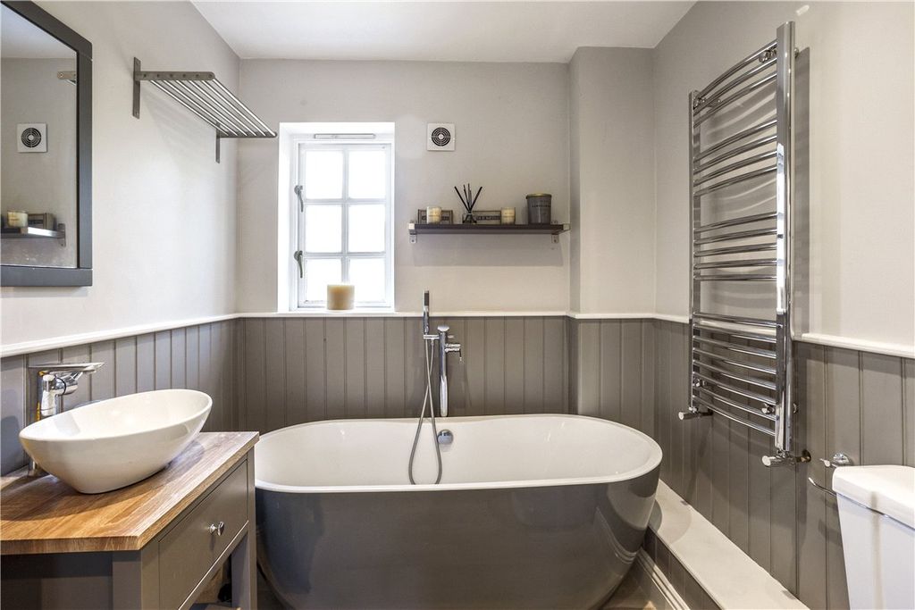 Additional image 12 of 6 bed detached house for saleKelham Gardens, Marlborough, Wiltshire SN8