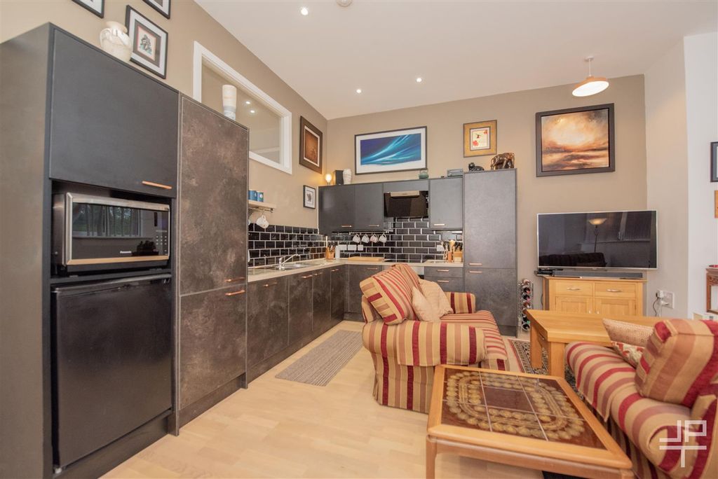 1 bed flat for saleMather Lane, Leigh, Greater Manchester WN7 photo 3