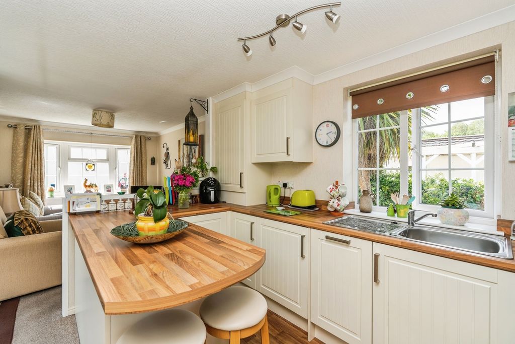 Additional image 6 of 1 bed mobile/park home for saleThatched Cottage Park, Southampton Road, Lyndhurst, Hampshire SO43