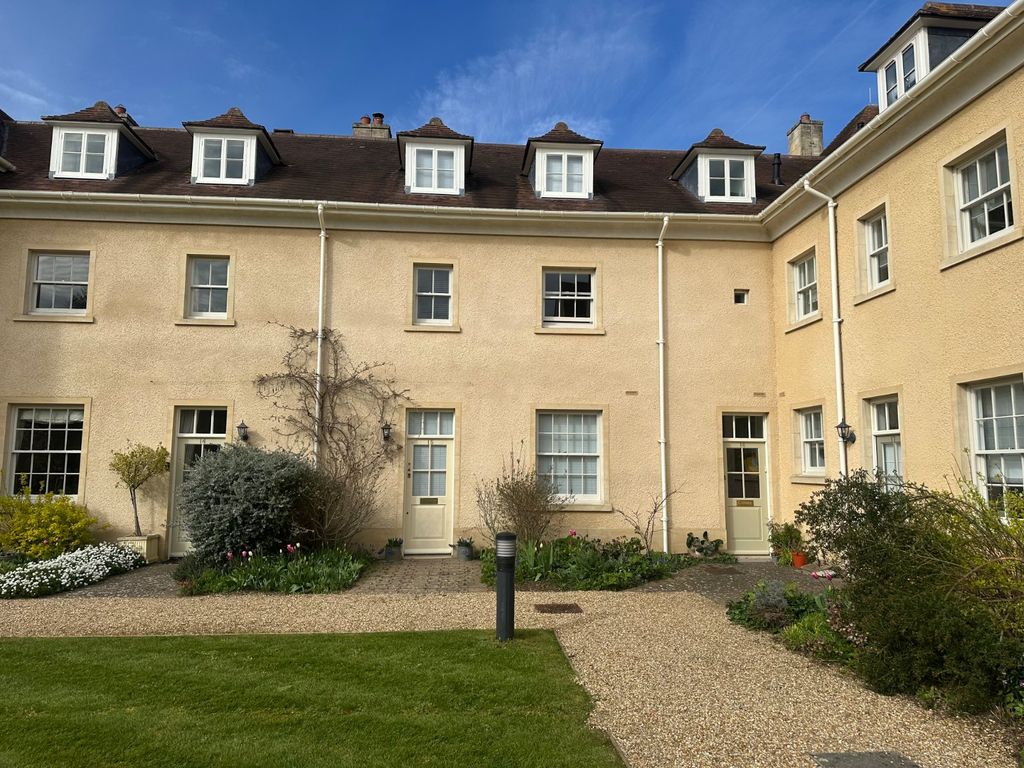 3 bed terraced house for saleThe Stables, Lechlade, Gloucestershire GL7