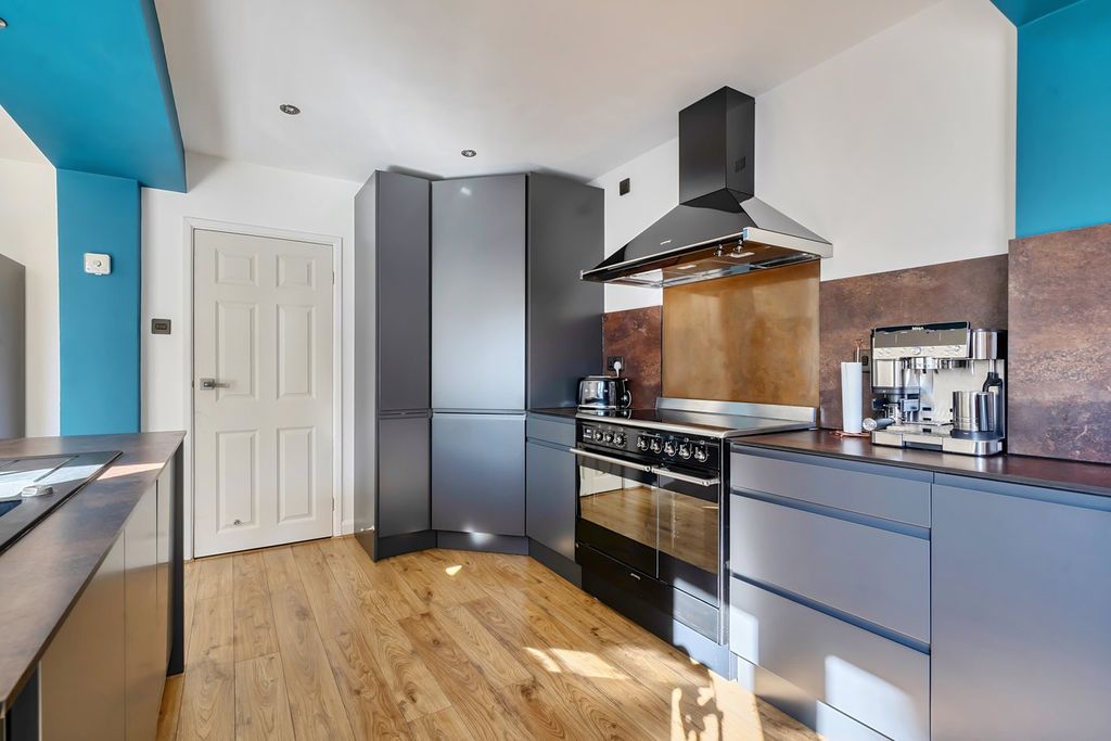 Additional image 18 of 4 bed semi-detached house for saleEssex Street, Newbury RG14