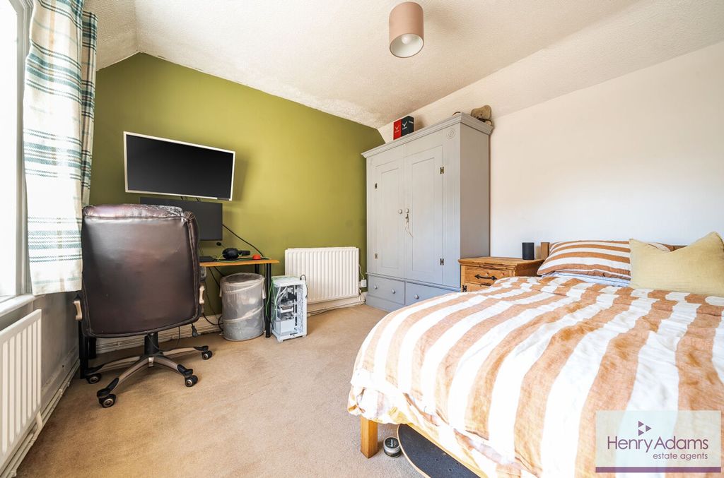 1 bed flat for saleStation Road, Liss GU33 photo 4