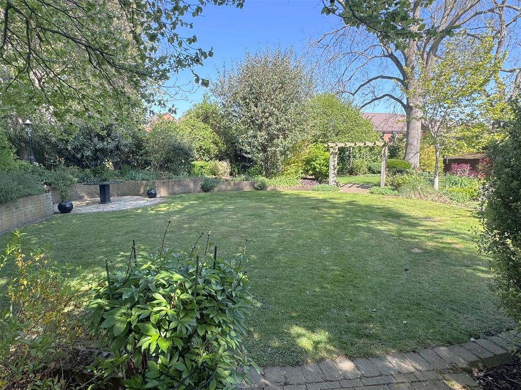 Additional image 43 of 6 bed detached house for saleBickleigh Ridge, Yew Gate, Newbury RG14