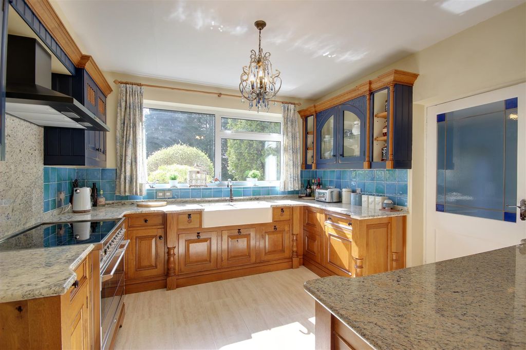 Additional image 5 of 6 bed detached house for saleWoodlands Rise, North Ferriby HU14