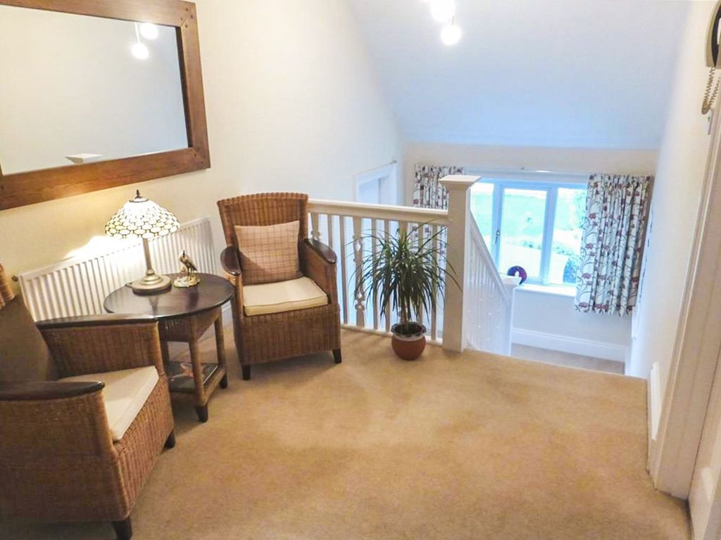 3 bed flat for saleEsplanade, Minehead TA24 photo 4