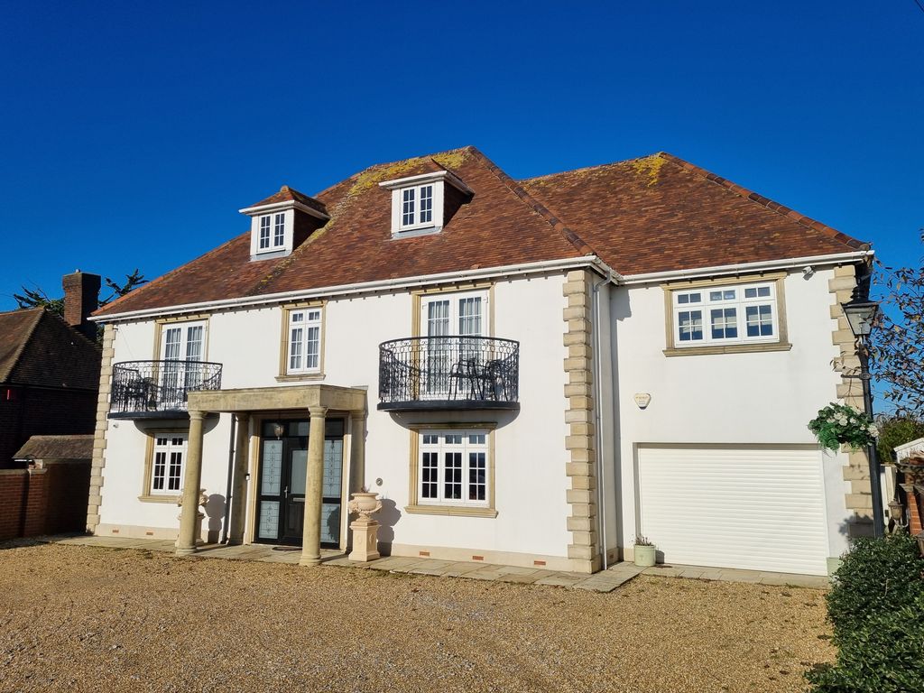 5 bed detached house for saleCosham, Hampshire PO6